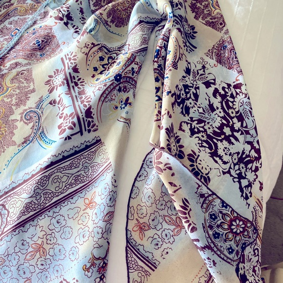 WOMEN’S COLD SHOULDERS BEAUTIFUL TOP SIZE 2X. SOFT FEMININE, COLORFUL FLORALS - Picture 13 of 16